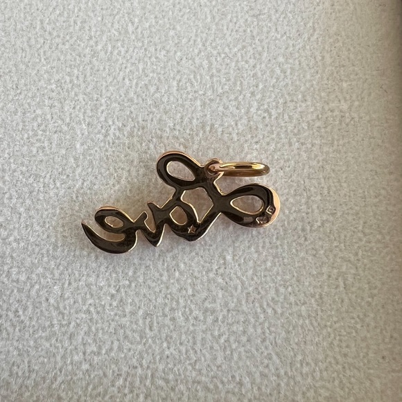 Hstern Love Pendent - Picture 3 of 9